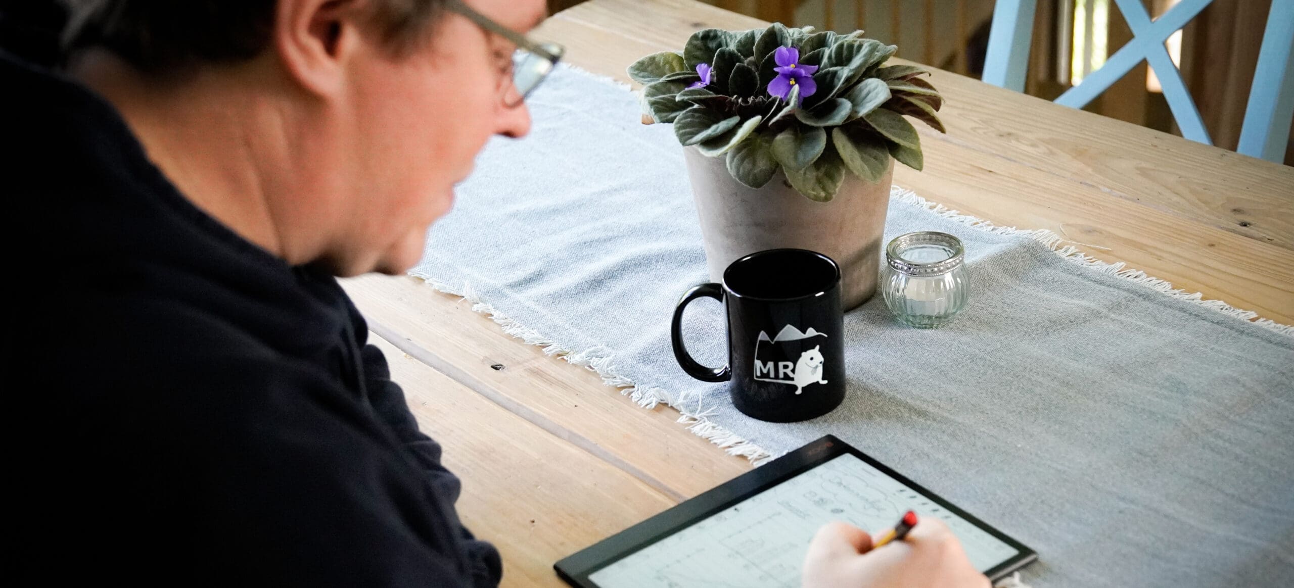 Headerbild Martin Rattensberger mit Tablet